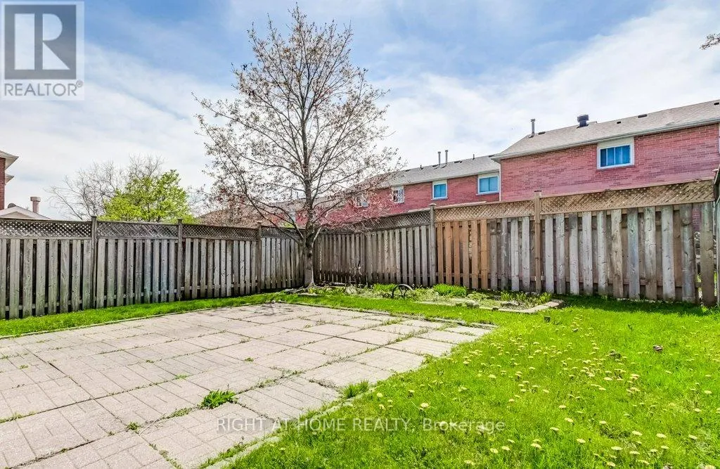 195 HOWARD CRESCENT