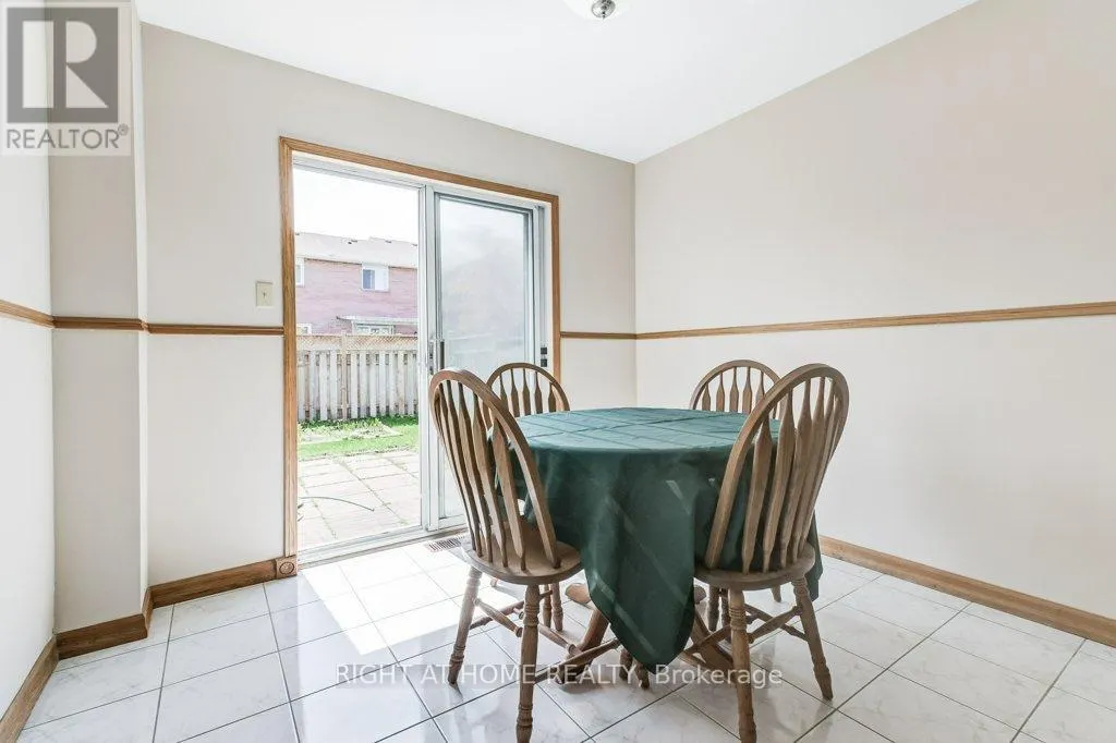 195 HOWARD CRESCENT