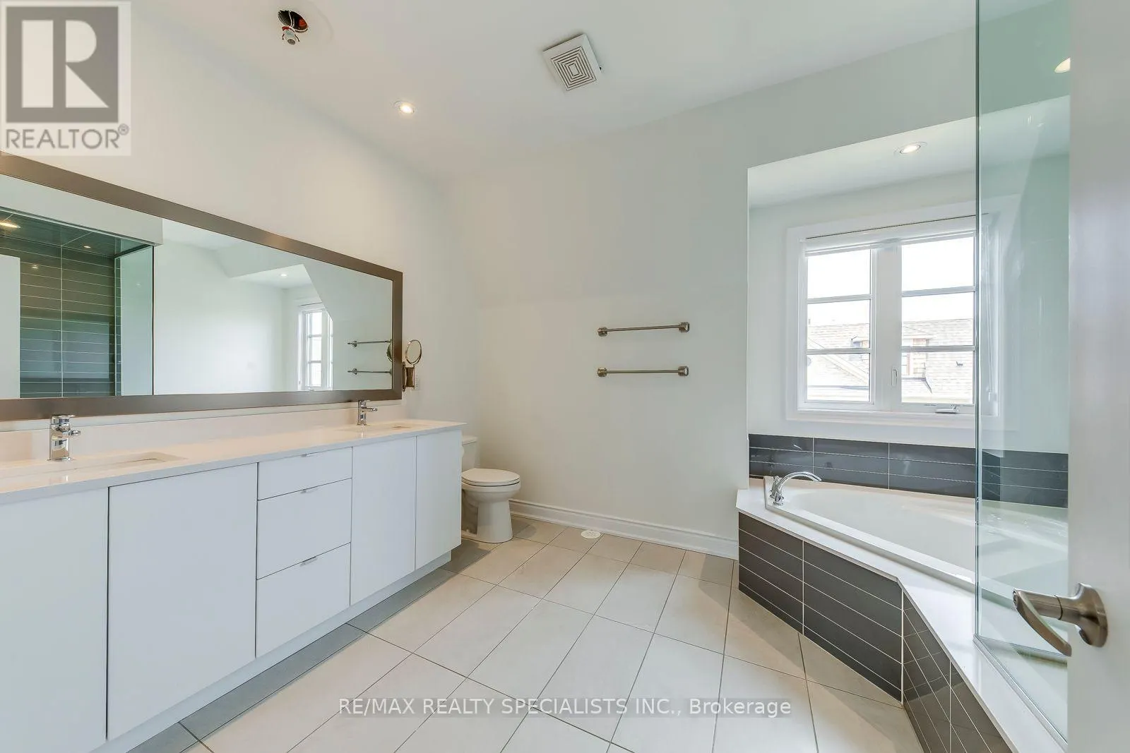 2025 QUEENSBOROUGH GATE