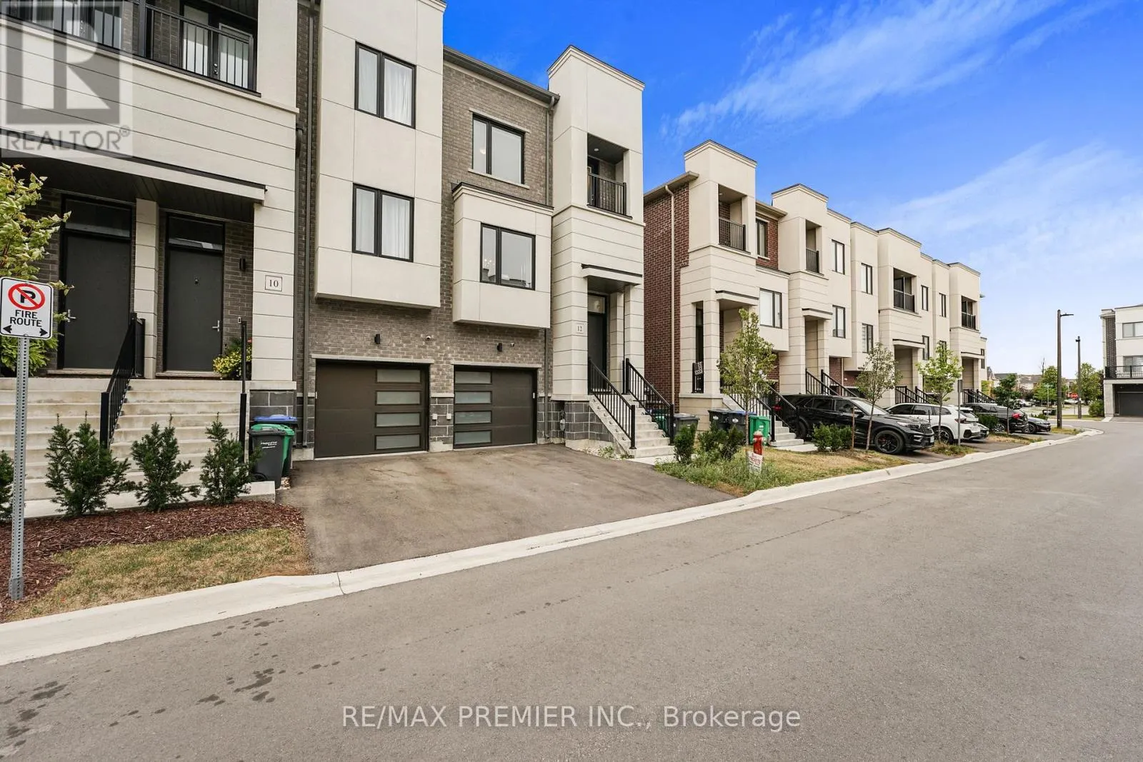 12 HEATHROW LANE