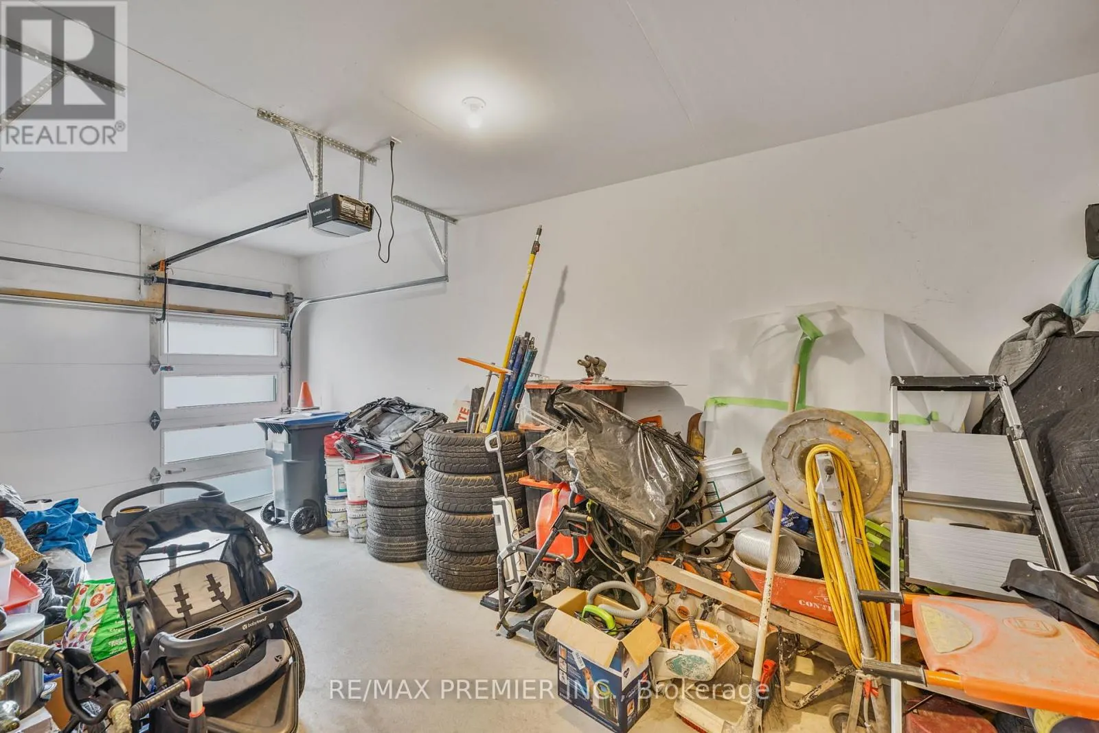 12 HEATHROW LANE