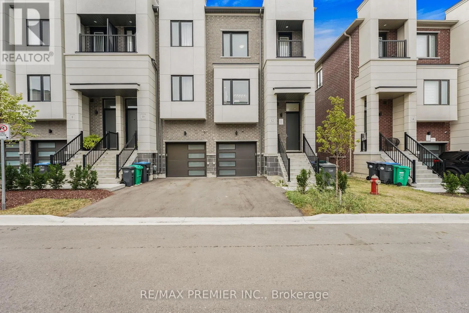 12 HEATHROW LANE