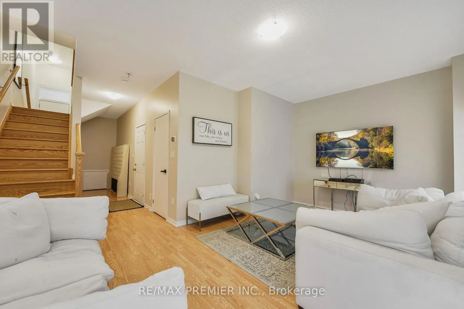 12 HEATHROW LANE