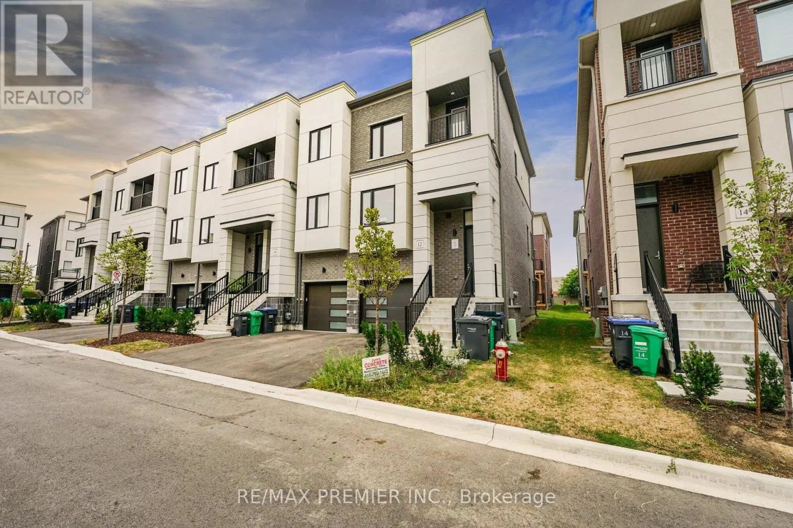 12 HEATHROW LANE