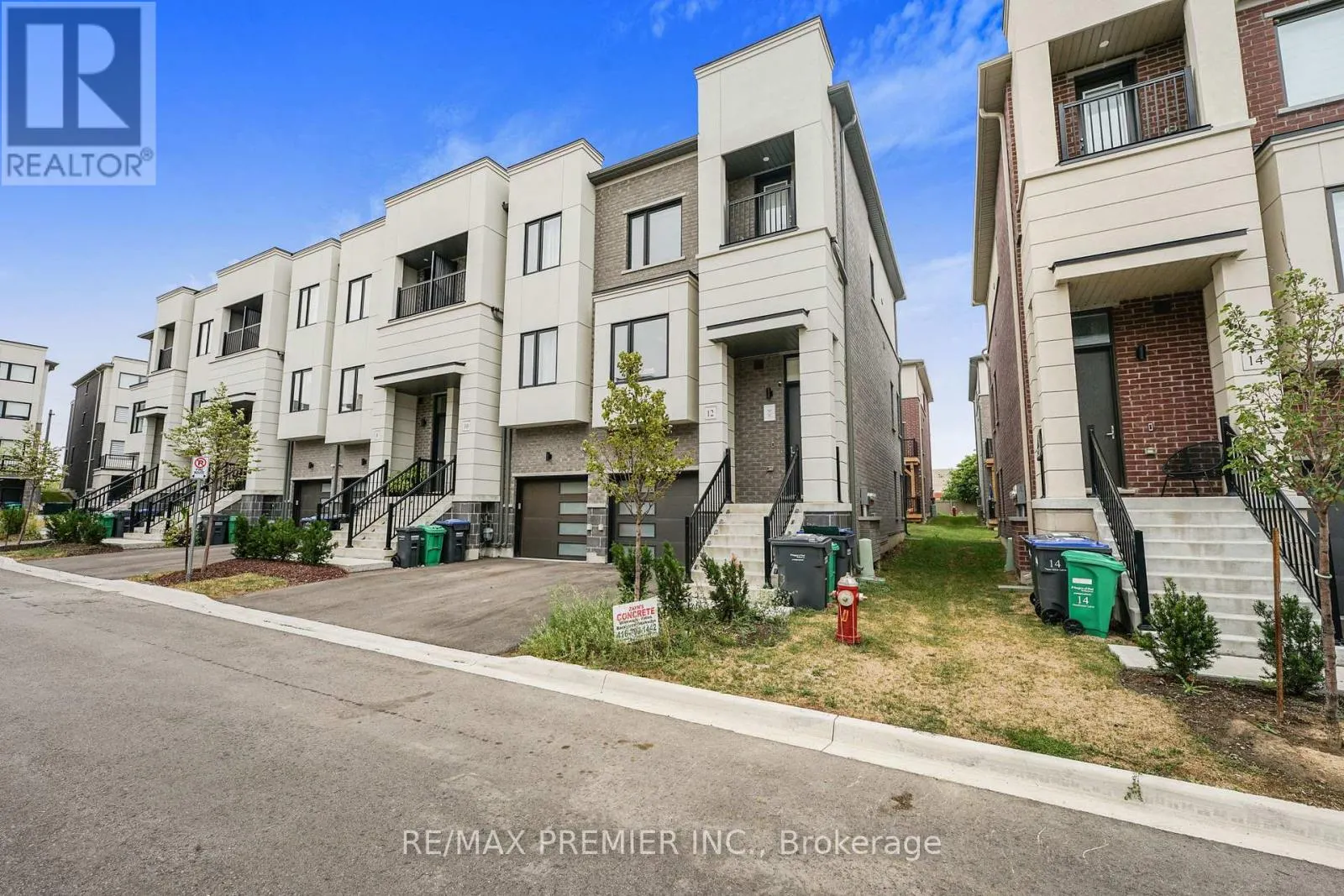 12 HEATHROW LANE