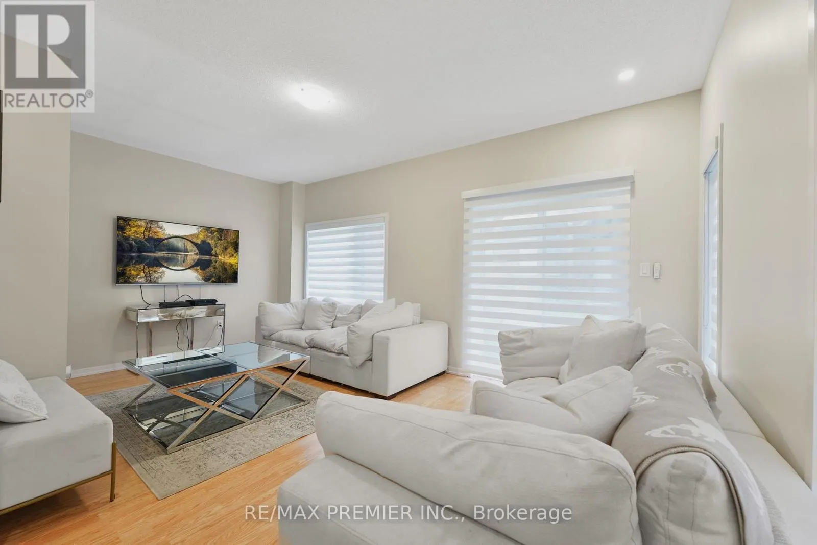 12 HEATHROW LANE