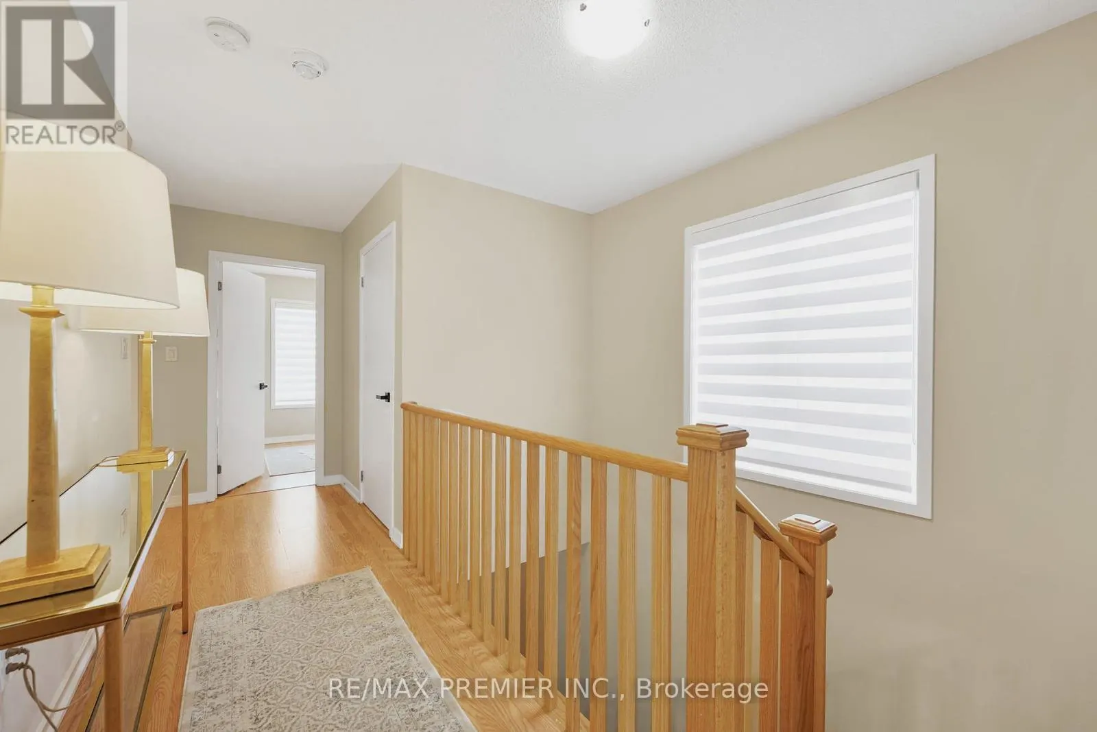 12 HEATHROW LANE