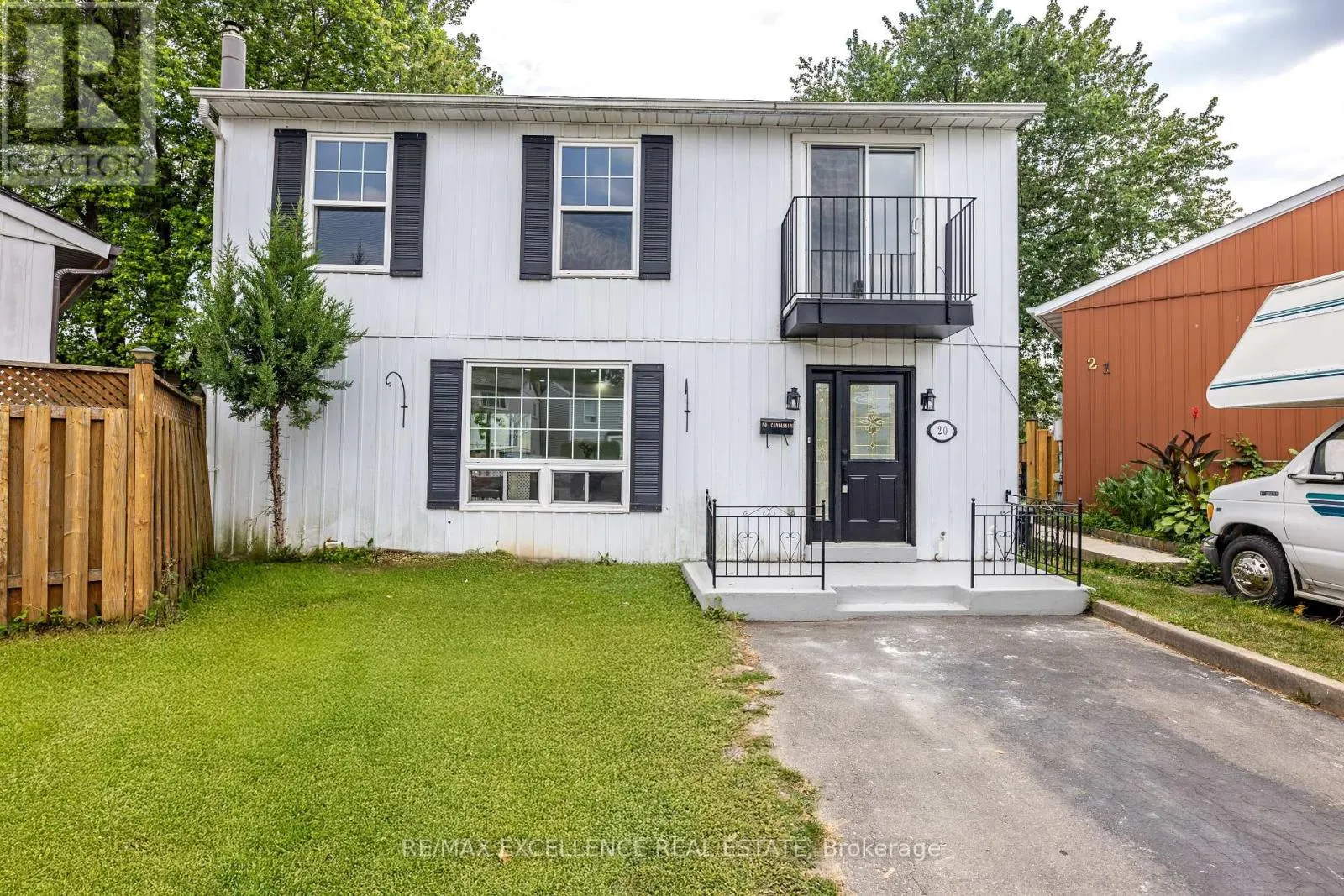 20 HEDGESON COURT