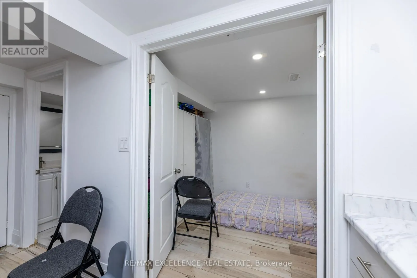 20 HEDGESON COURT