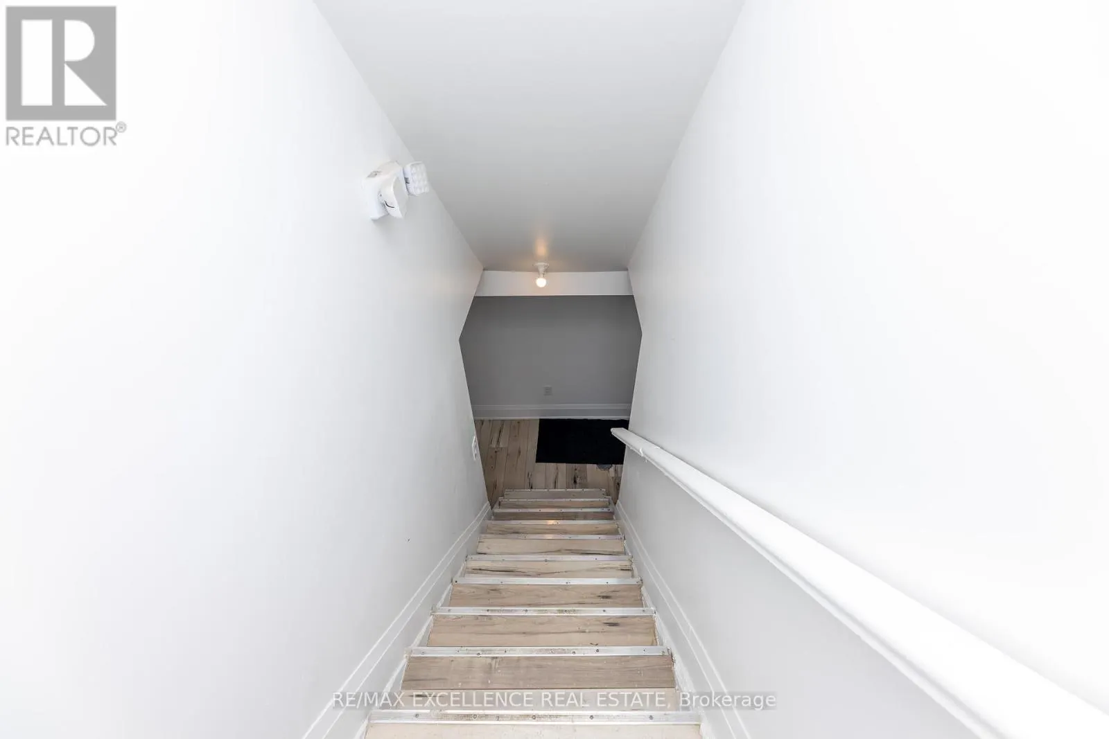 20 HEDGESON COURT