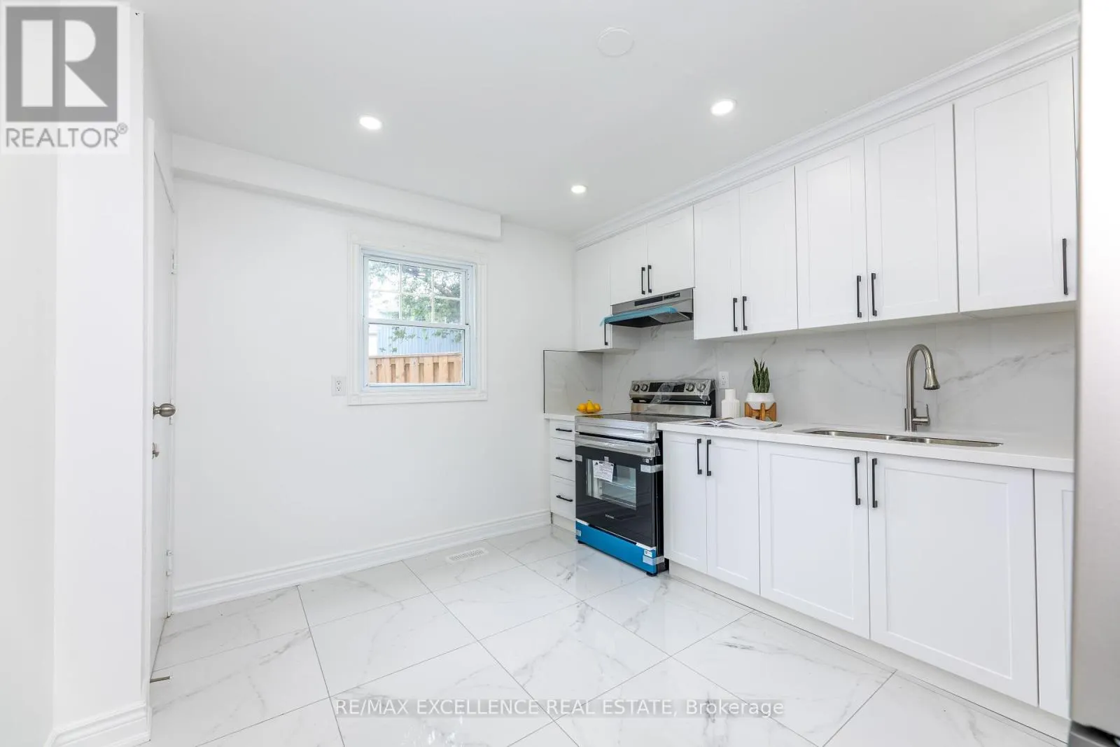 20 HEDGESON COURT