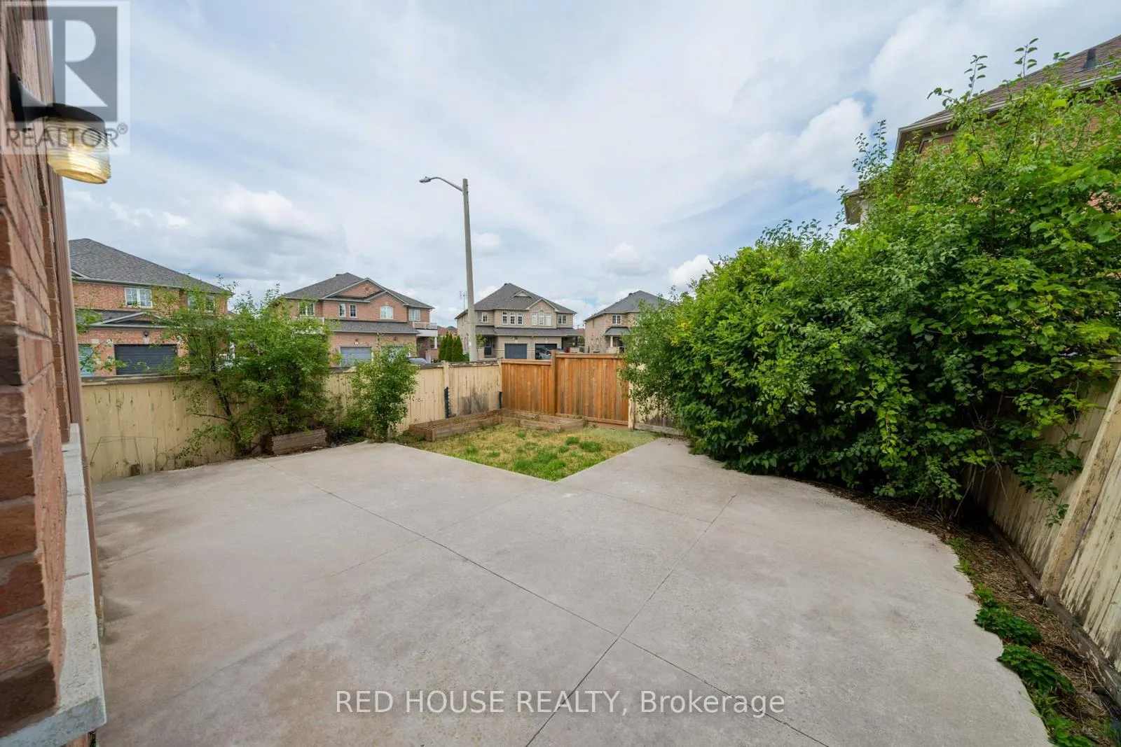 78 PASSFIELD TRAIL