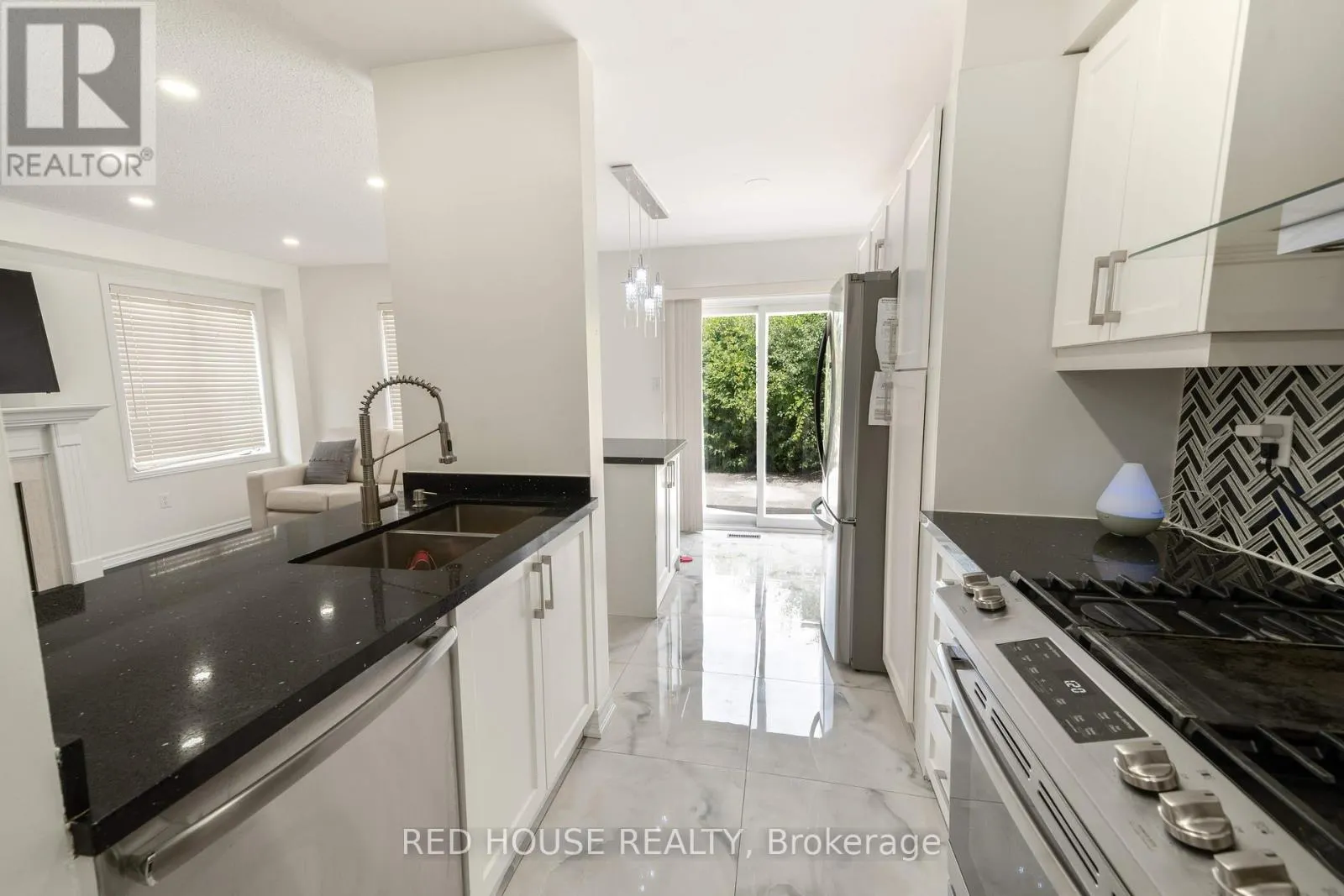 78 PASSFIELD TRAIL