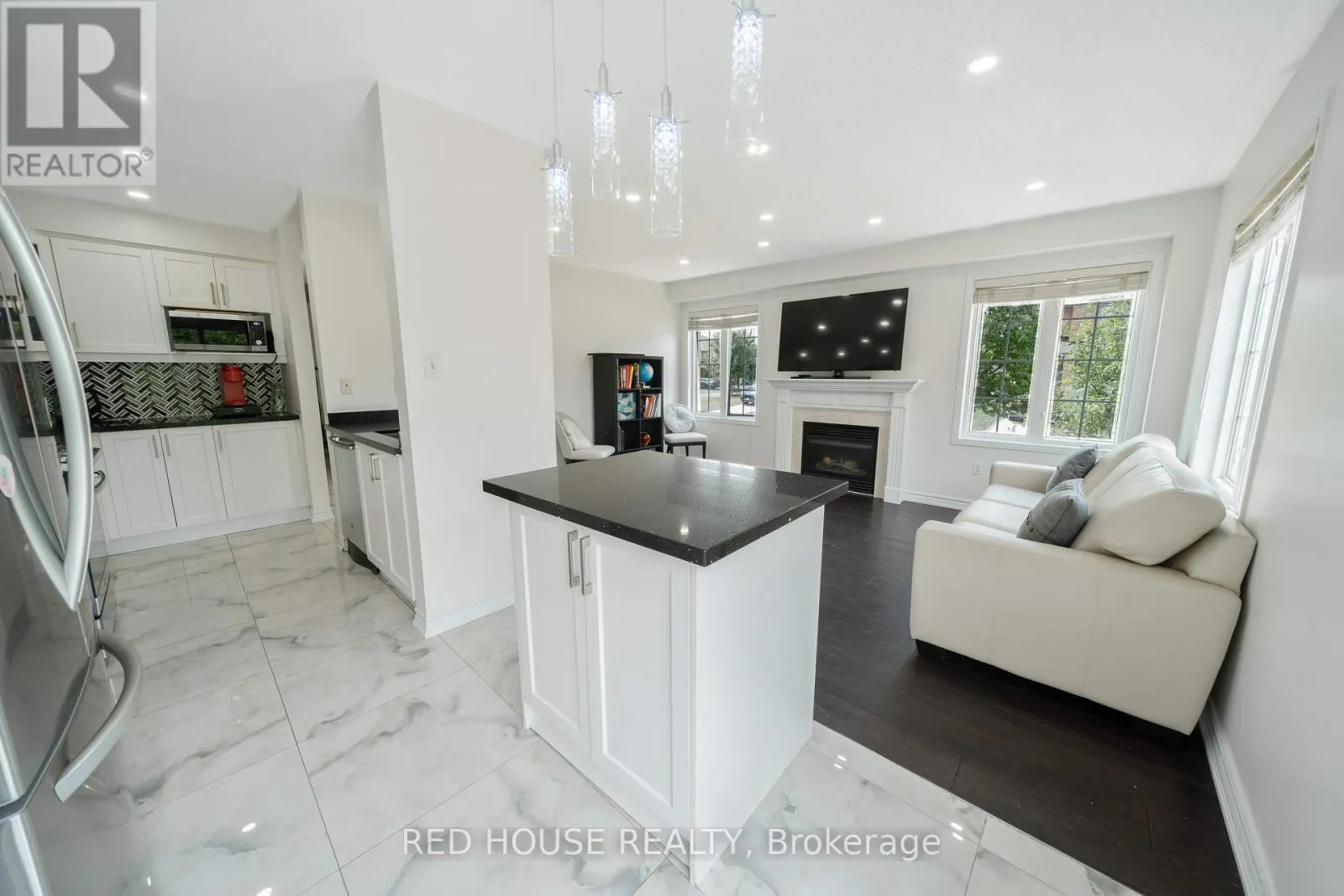 78 PASSFIELD TRAIL