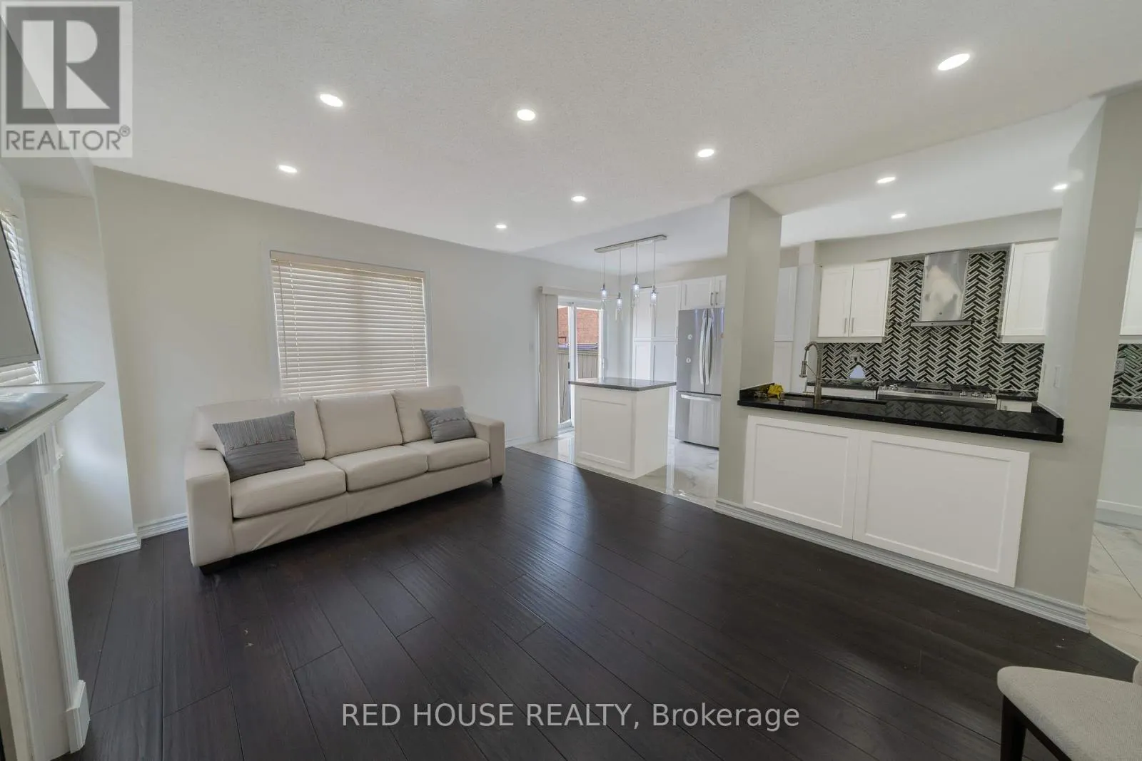 78 PASSFIELD TRAIL