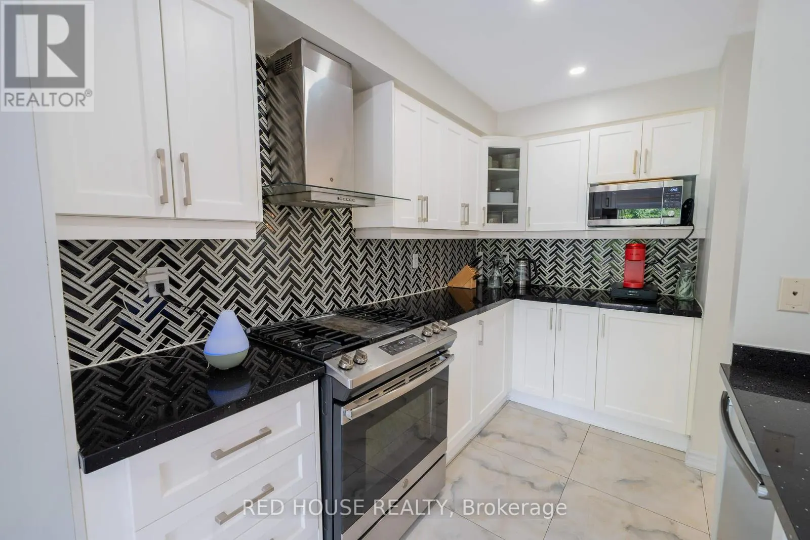 78 PASSFIELD TRAIL