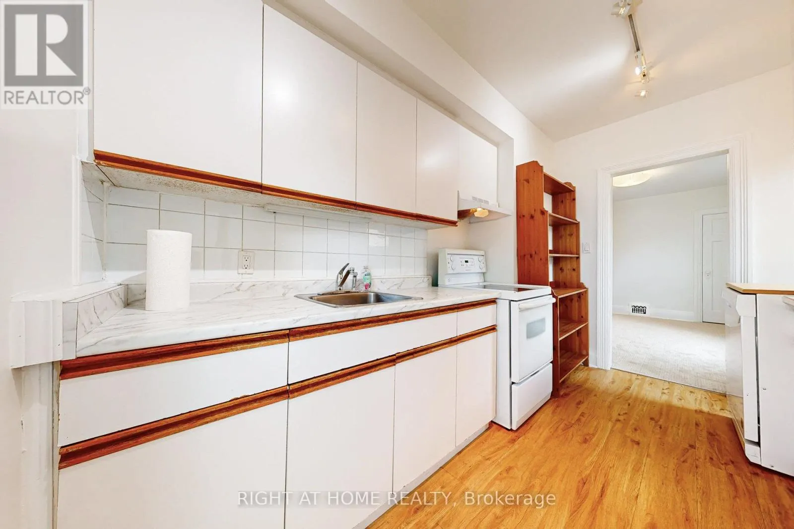 UPPER - 28 PEARSON AVENUE