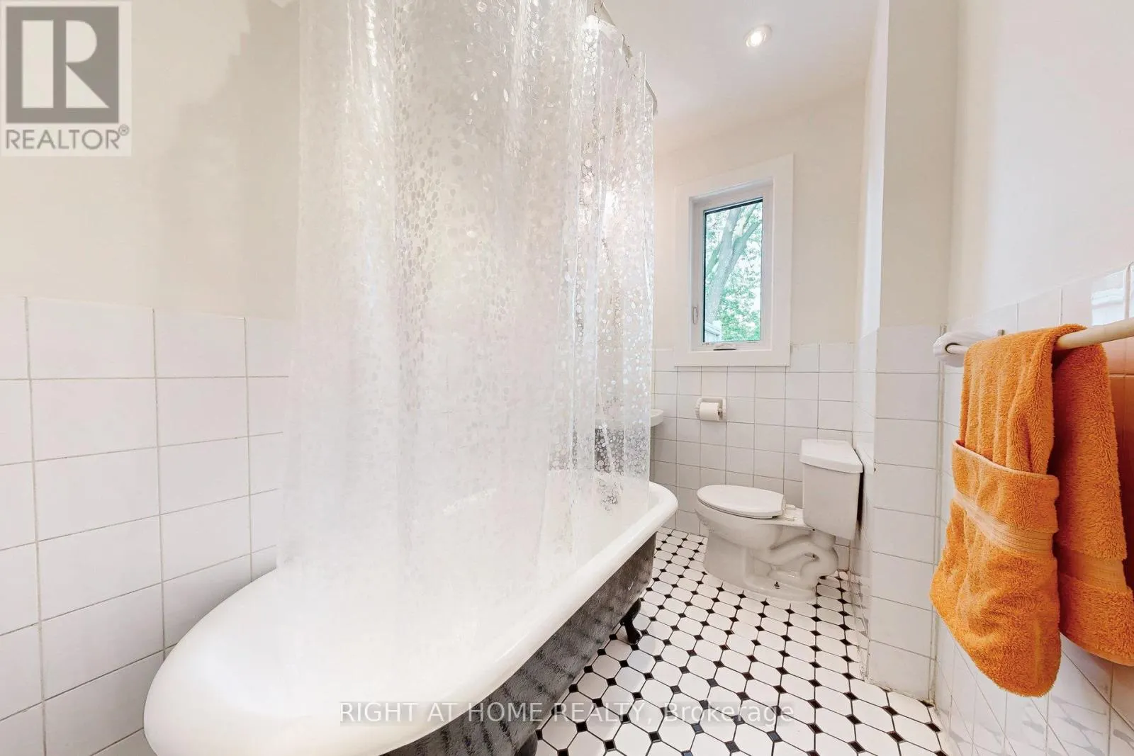 UPPER - 28 PEARSON AVENUE