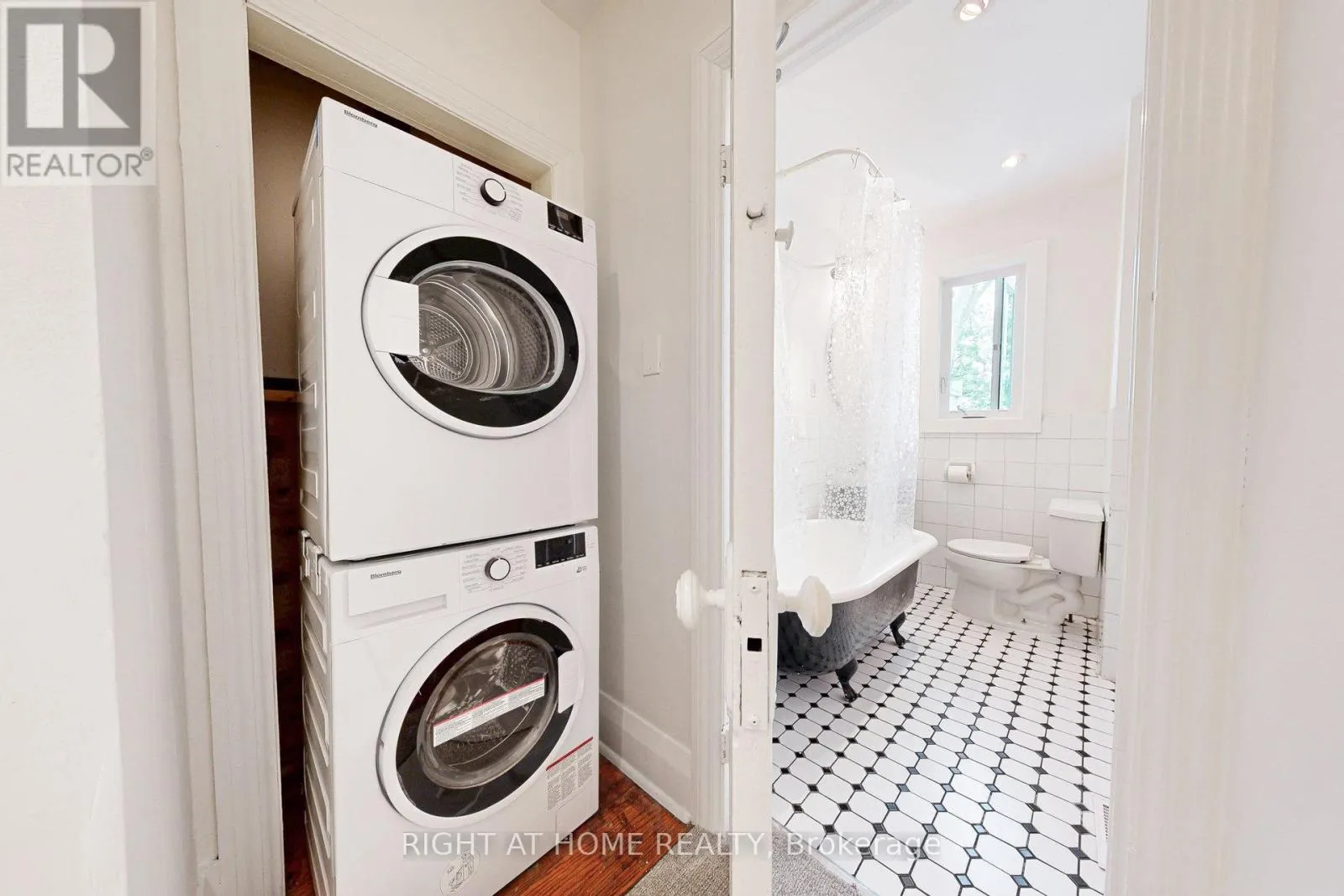 UPPER - 28 PEARSON AVENUE