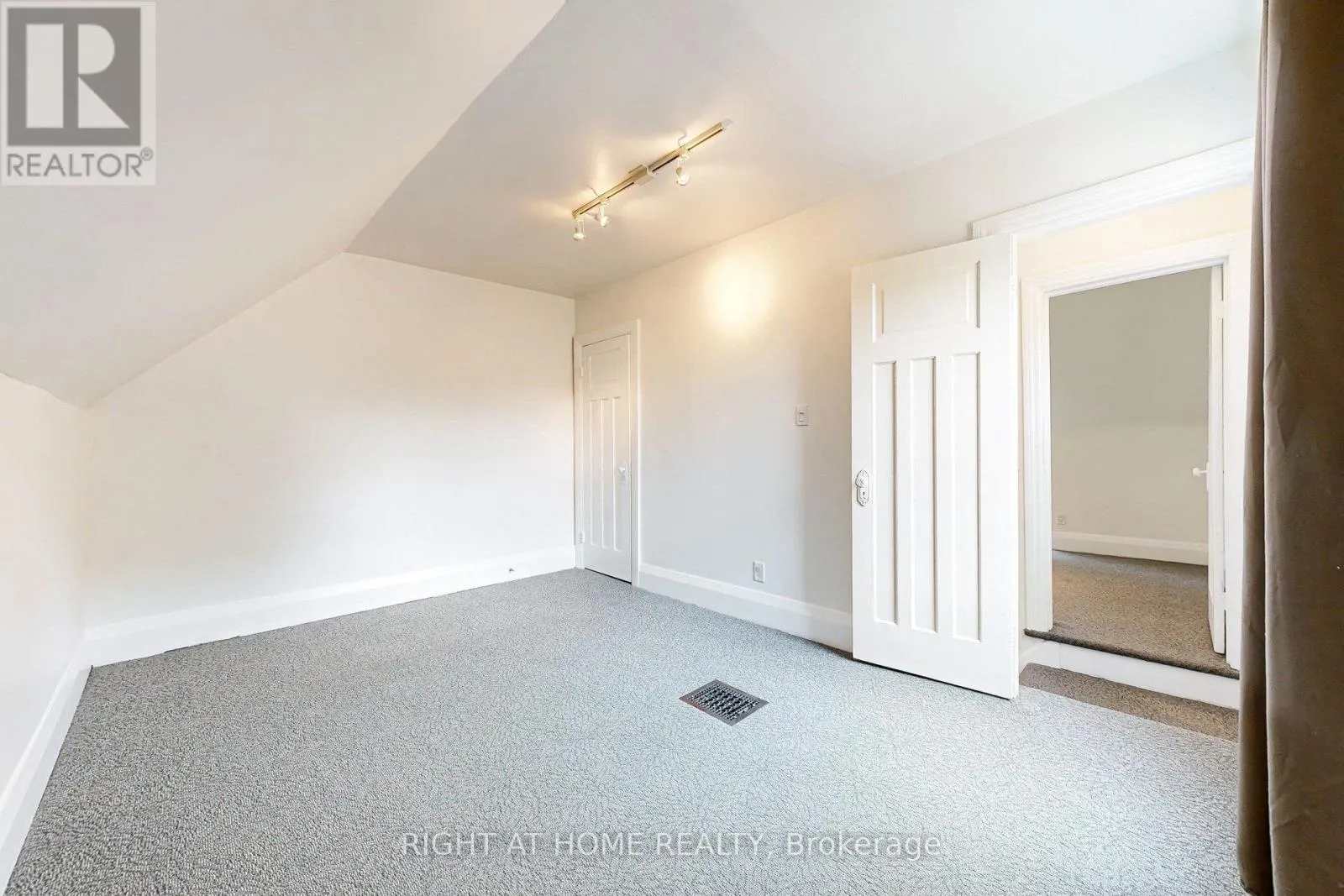UPPER - 28 PEARSON AVENUE