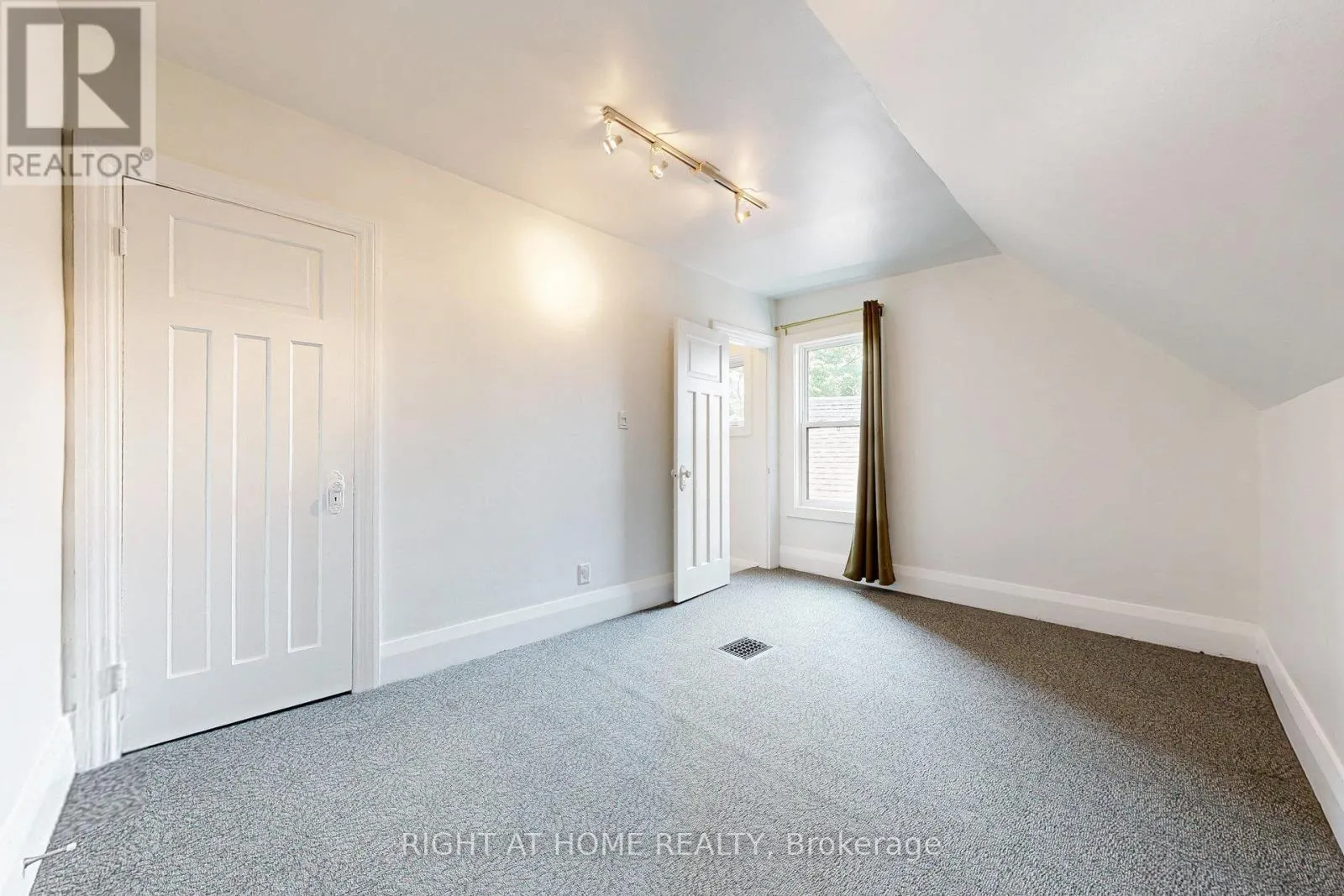 UPPER - 28 PEARSON AVENUE