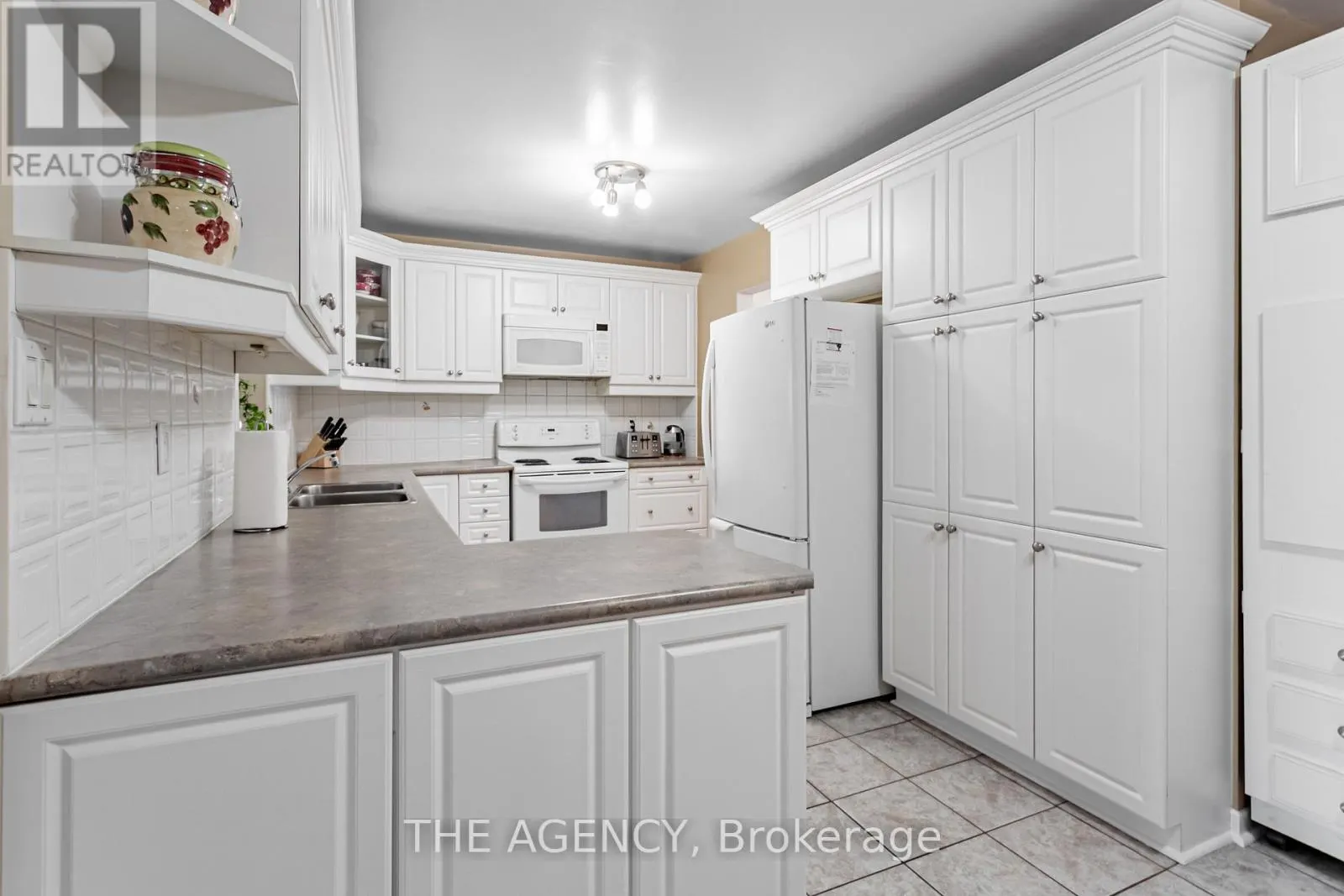 84 BLACKTHORN LANE