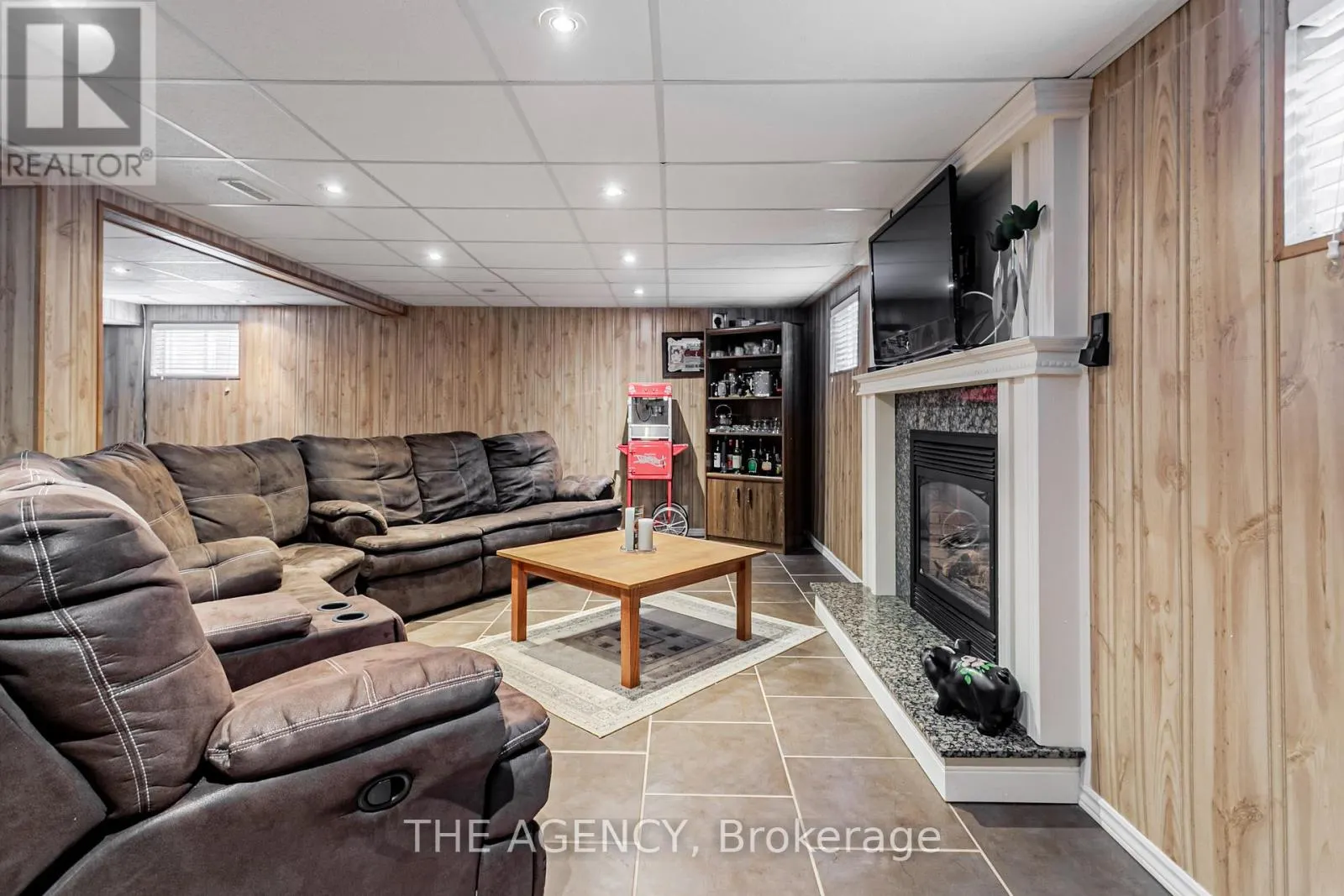 84 BLACKTHORN LANE