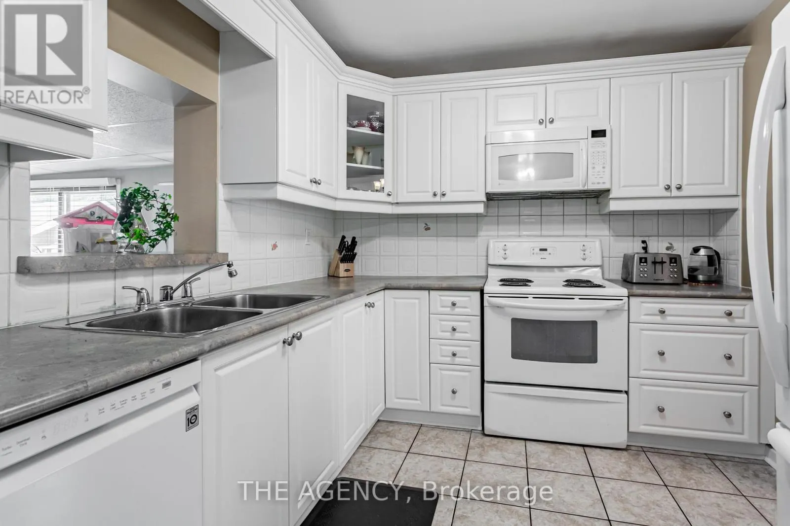 84 BLACKTHORN LANE