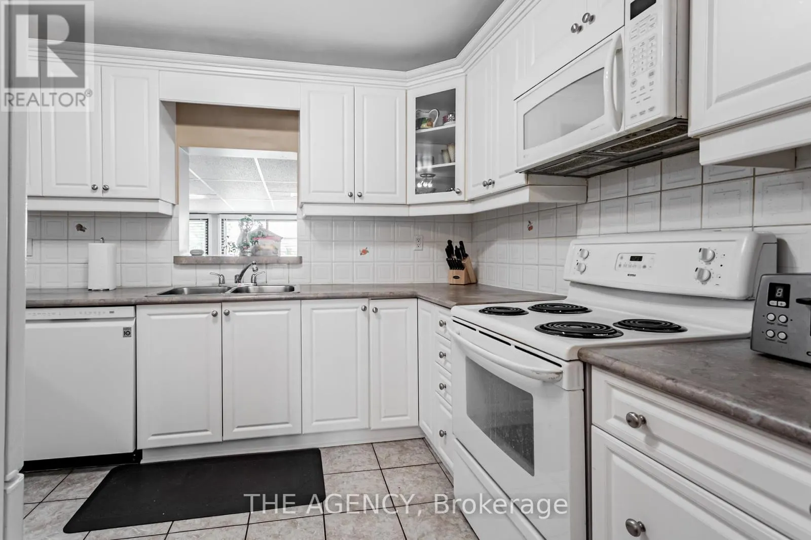 84 BLACKTHORN LANE