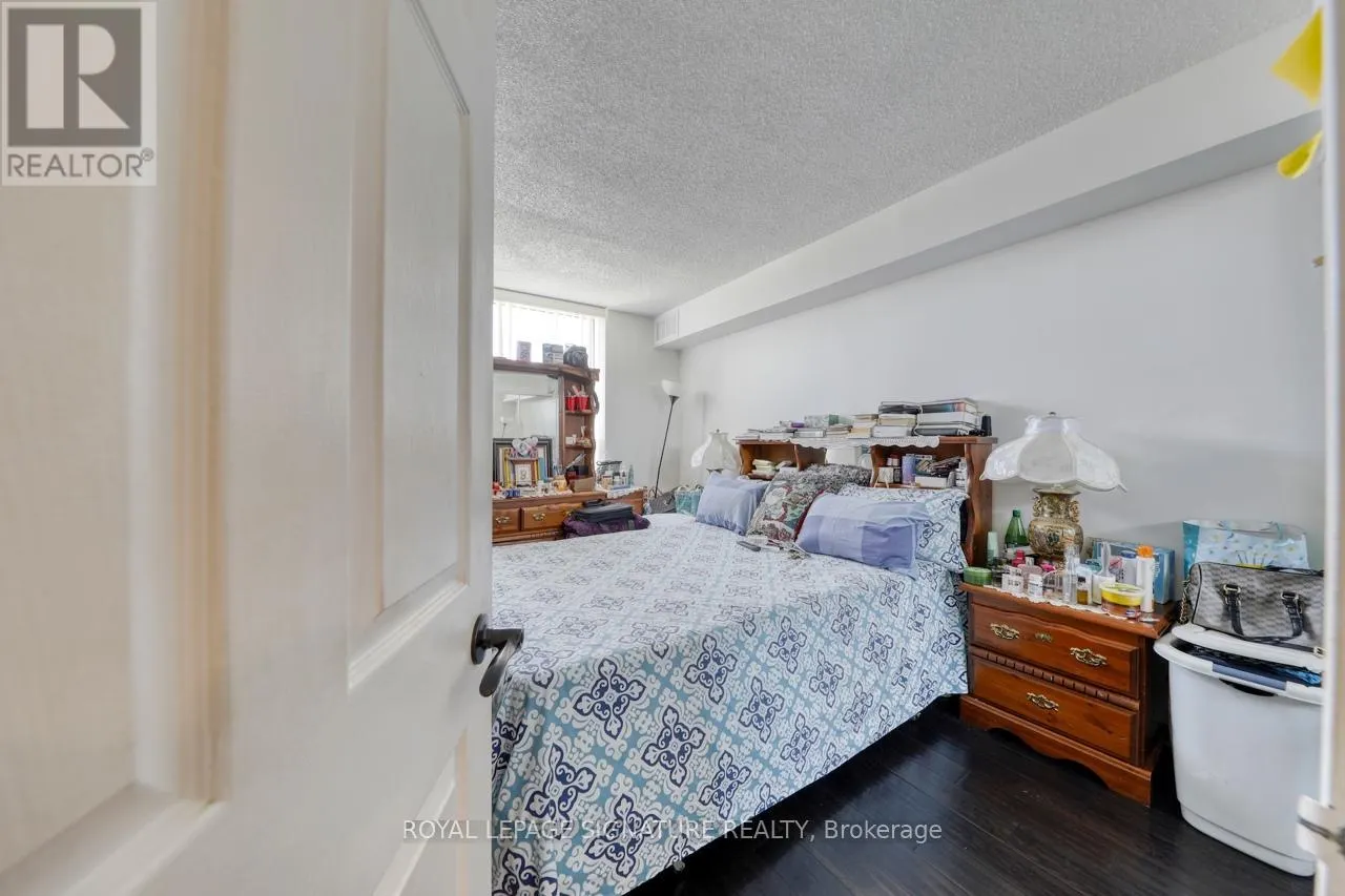 904 - 6 HUMBERLINE DRIVE