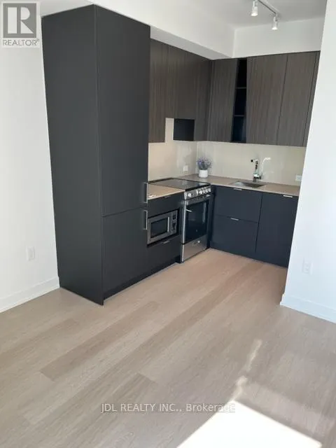 1710 - 3883 QUARTZ ROAD