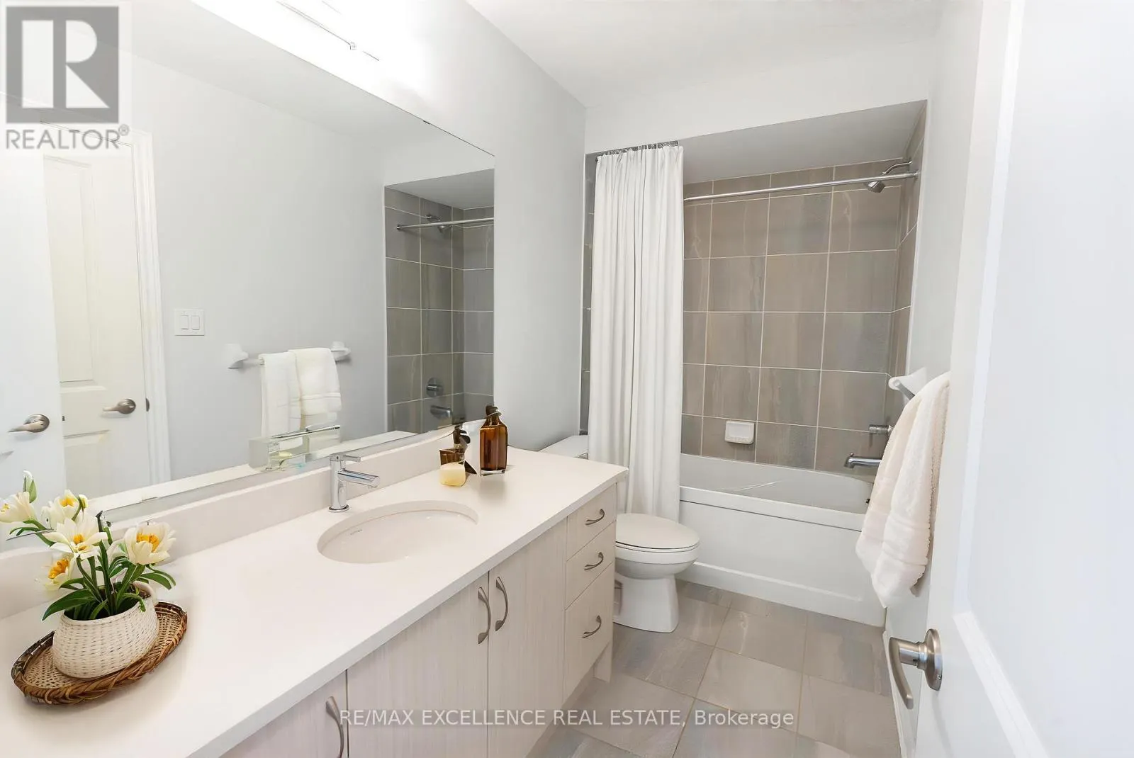 28 BLUESTONE CRESCENT