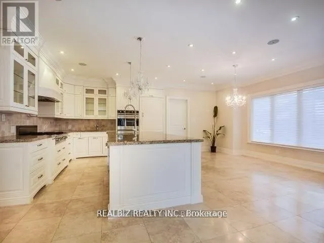 540 LAKESHORE ROAD E