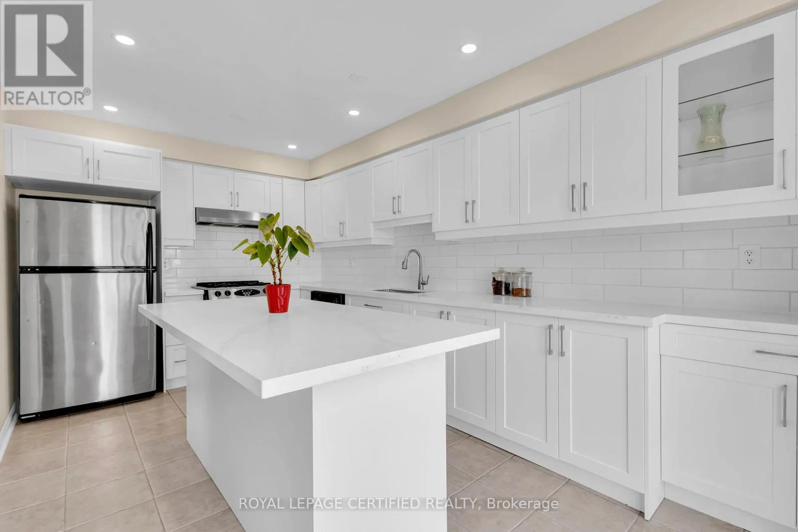 34 TAWNIE (UPPER) CRESCENT