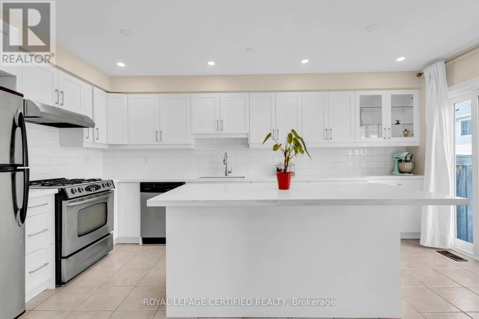 34 TAWNIE (UPPER) CRESCENT