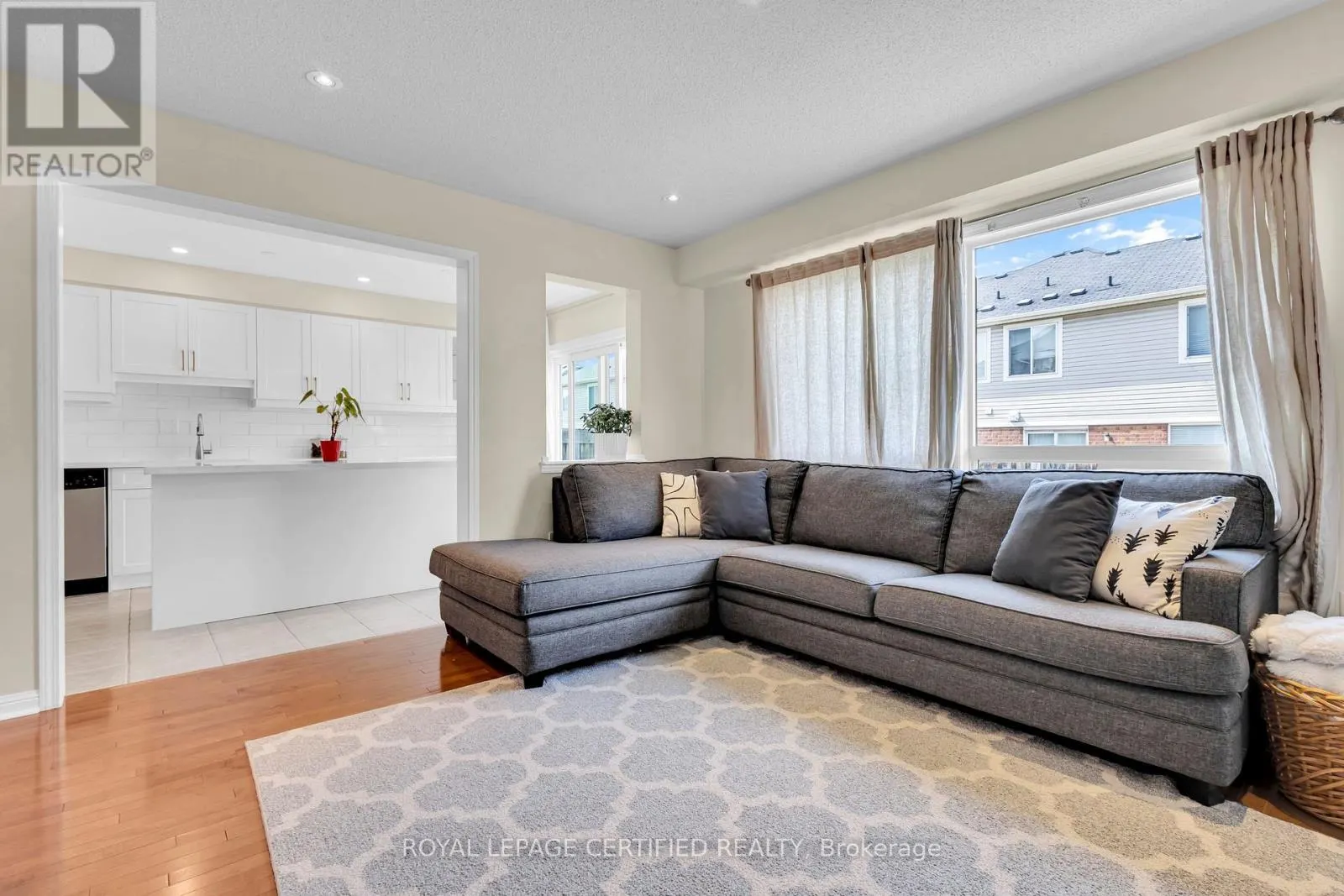 34 TAWNIE (UPPER) CRESCENT