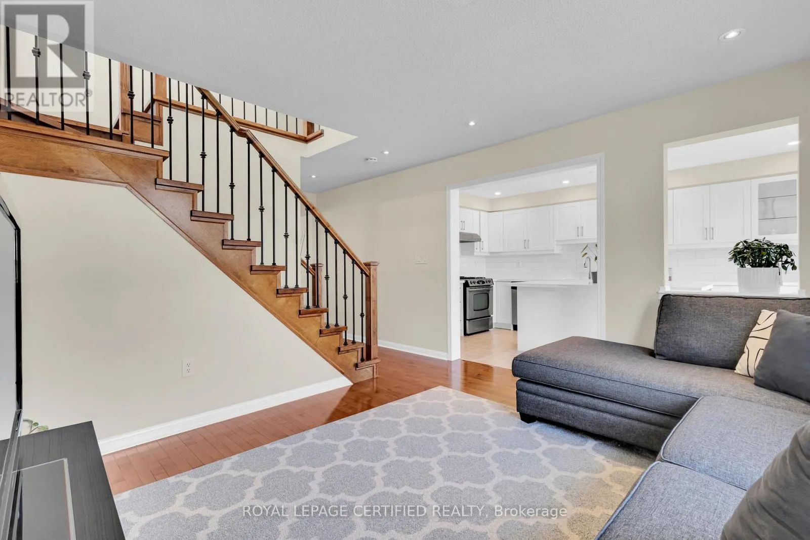 34 TAWNIE (UPPER) CRESCENT