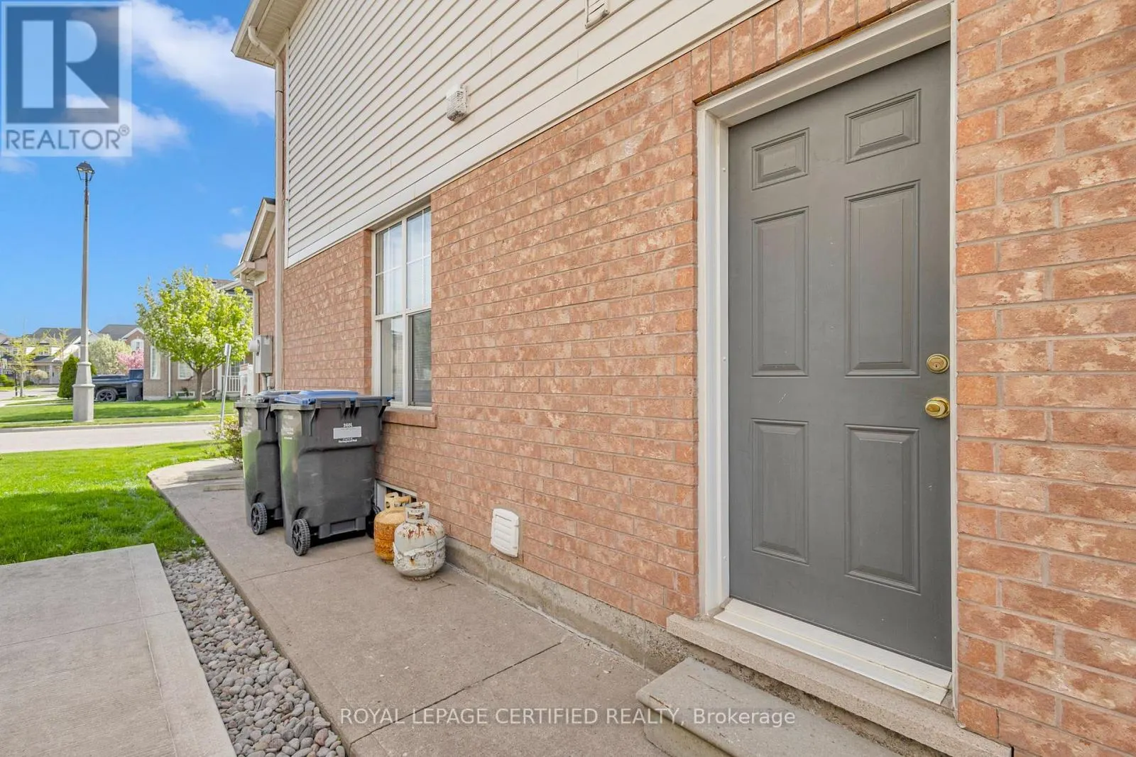 34 TAWNIE (UPPER) CRESCENT