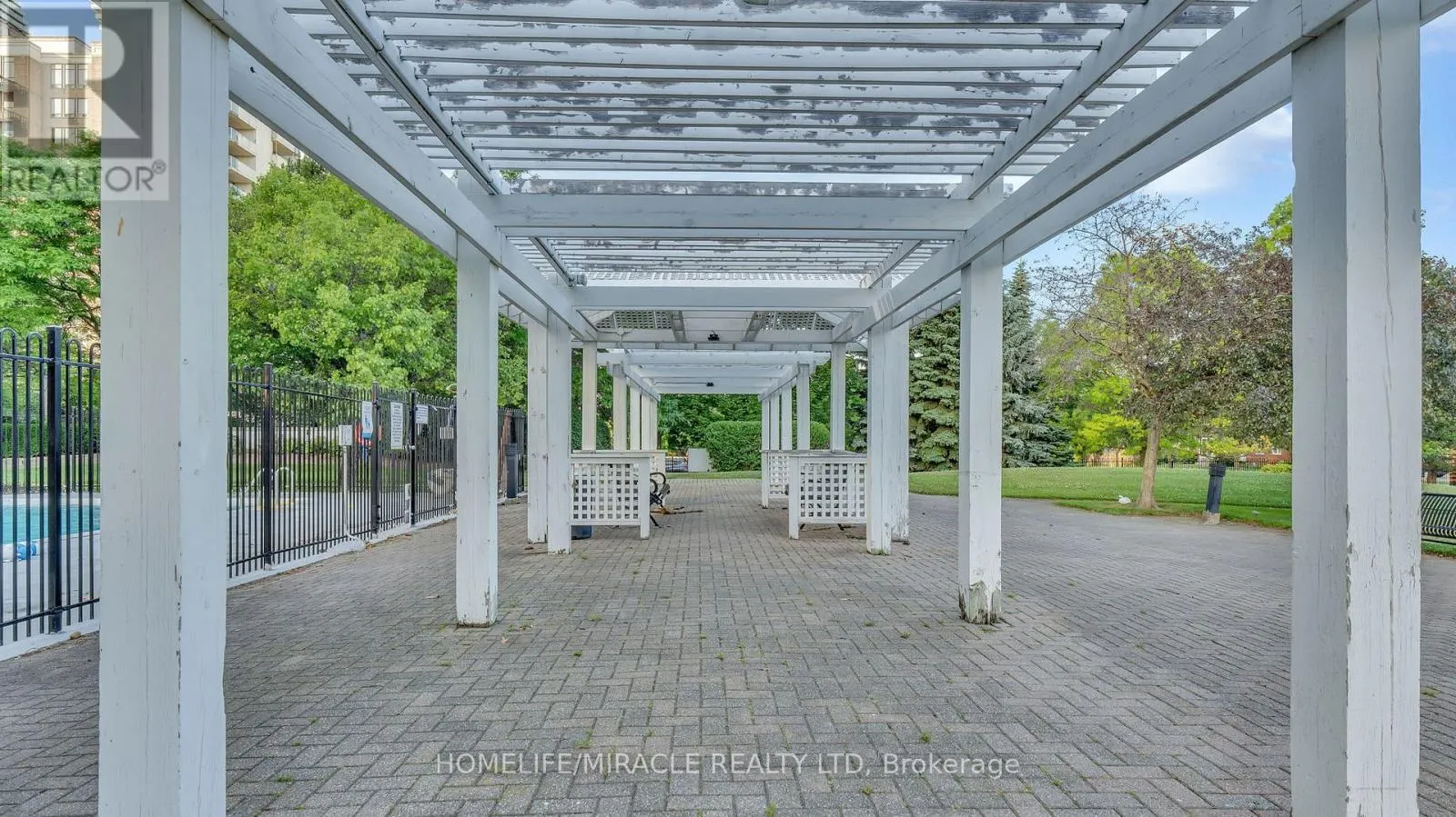 2009 - 550 WEBB DRIVE