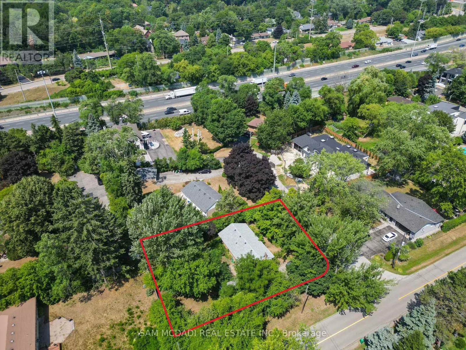 1610 MAGENTA COURT