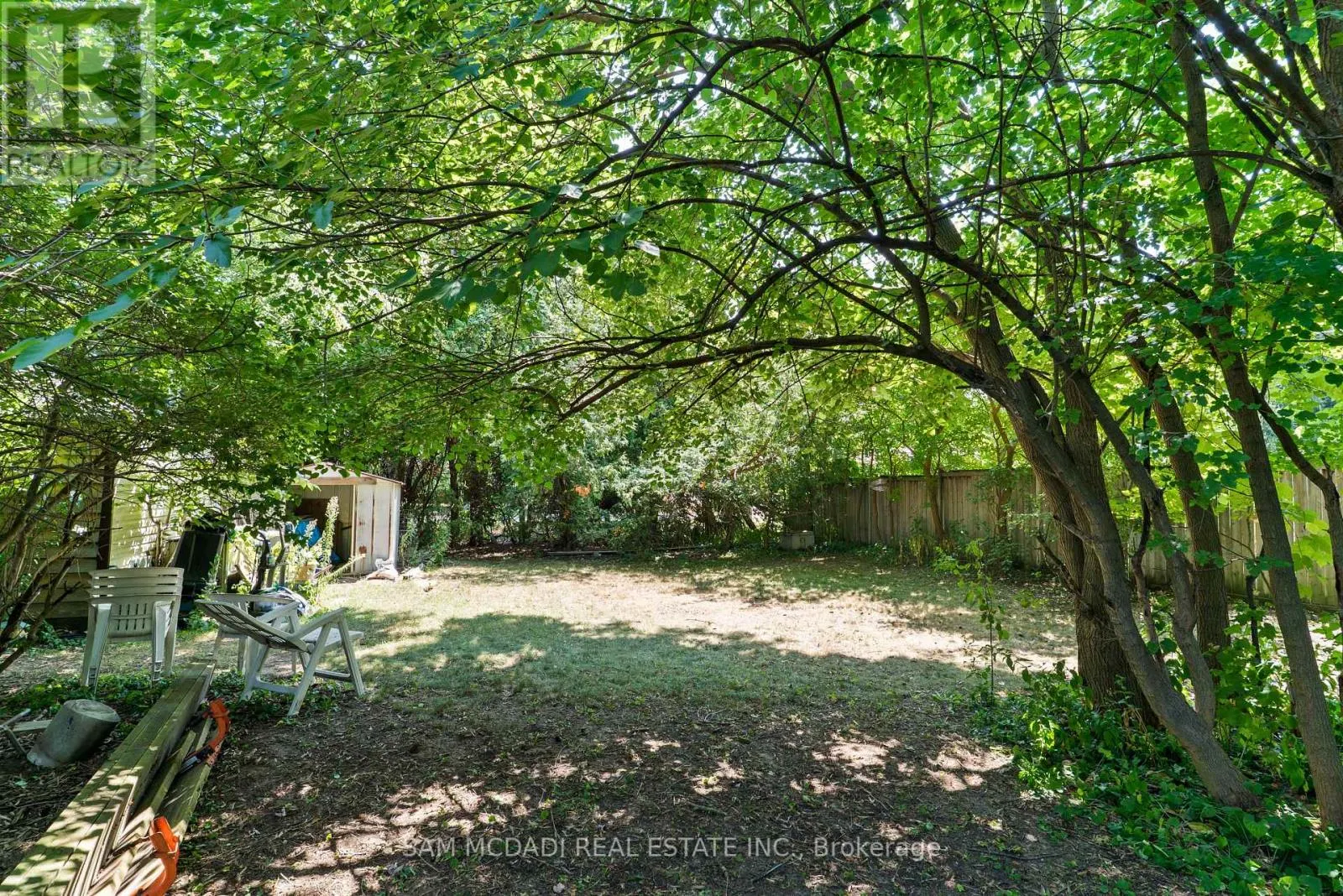 1610 MAGENTA COURT