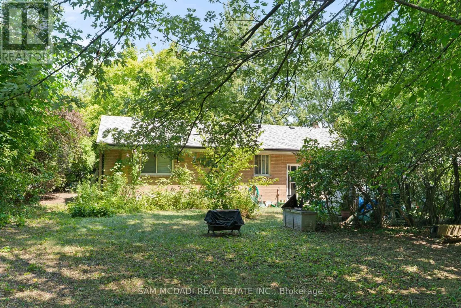 1610 MAGENTA COURT