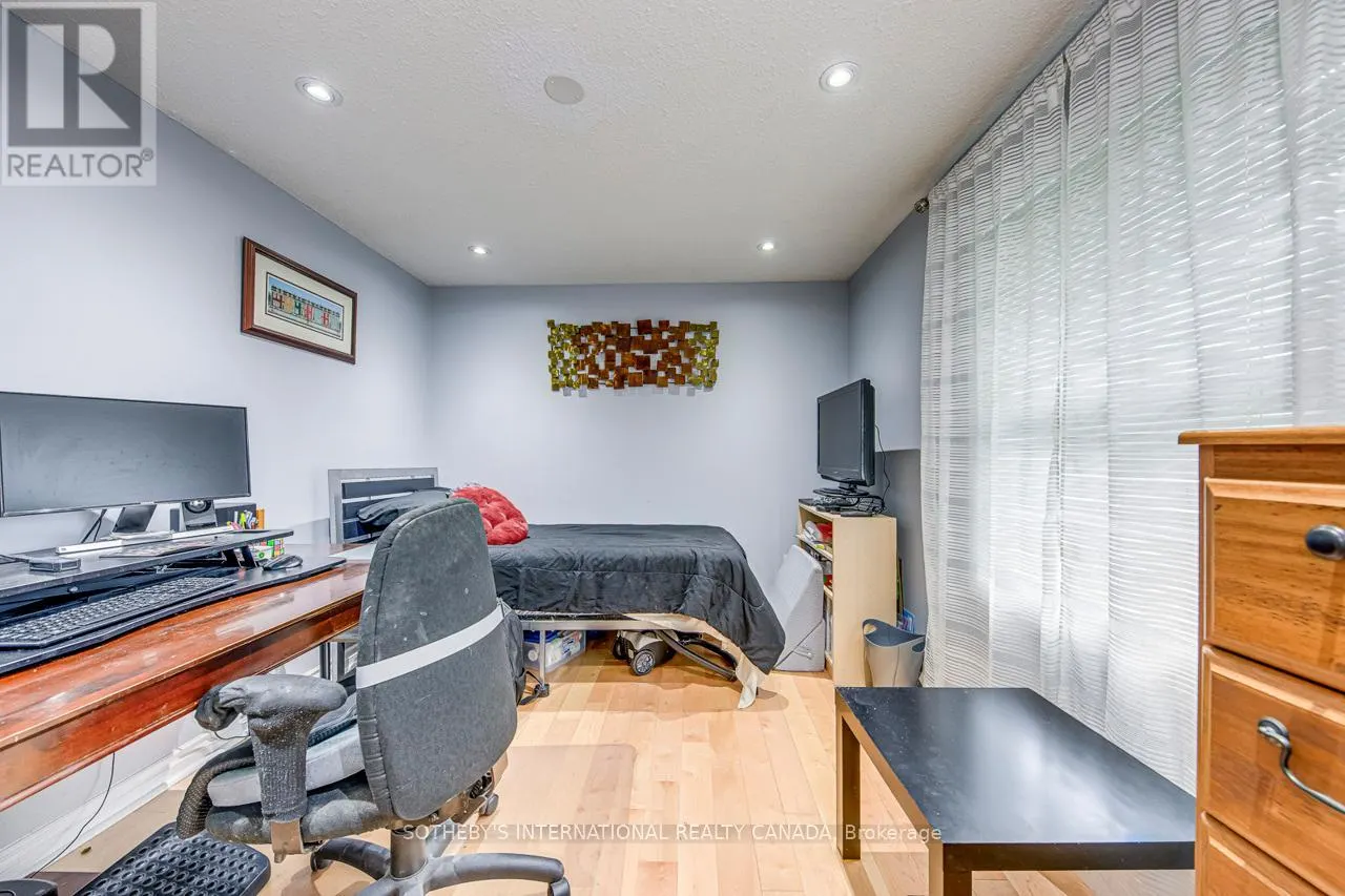 UPPER - 4203 WHEELWRIGHT CRESCENT