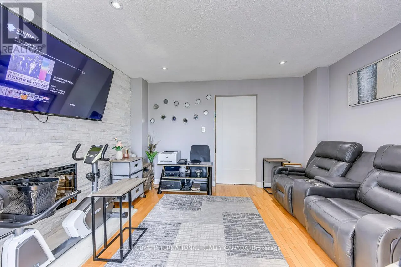 UPPER - 4203 WHEELWRIGHT CRESCENT