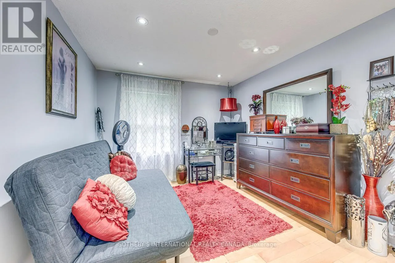 UPPER - 4203 WHEELWRIGHT CRESCENT