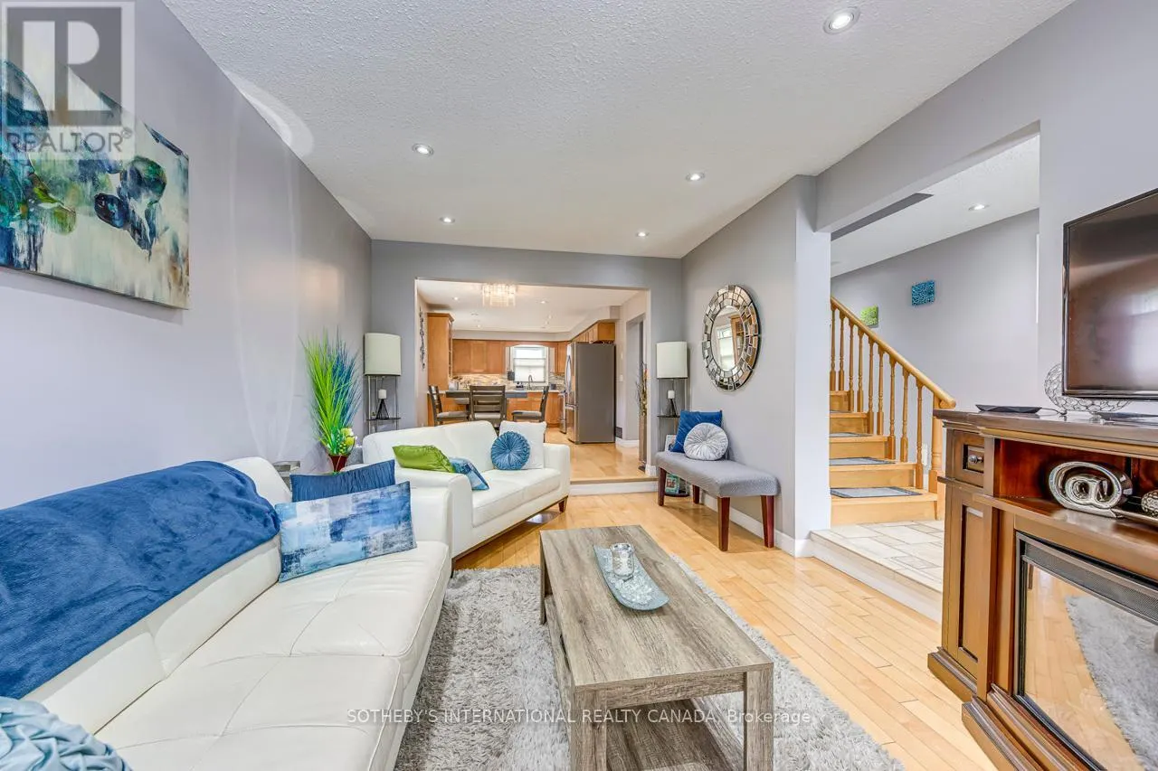 UPPER - 4203 WHEELWRIGHT CRESCENT
