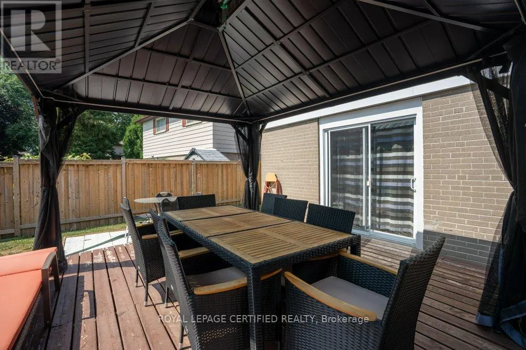 72 FERNDALE CRESCENT