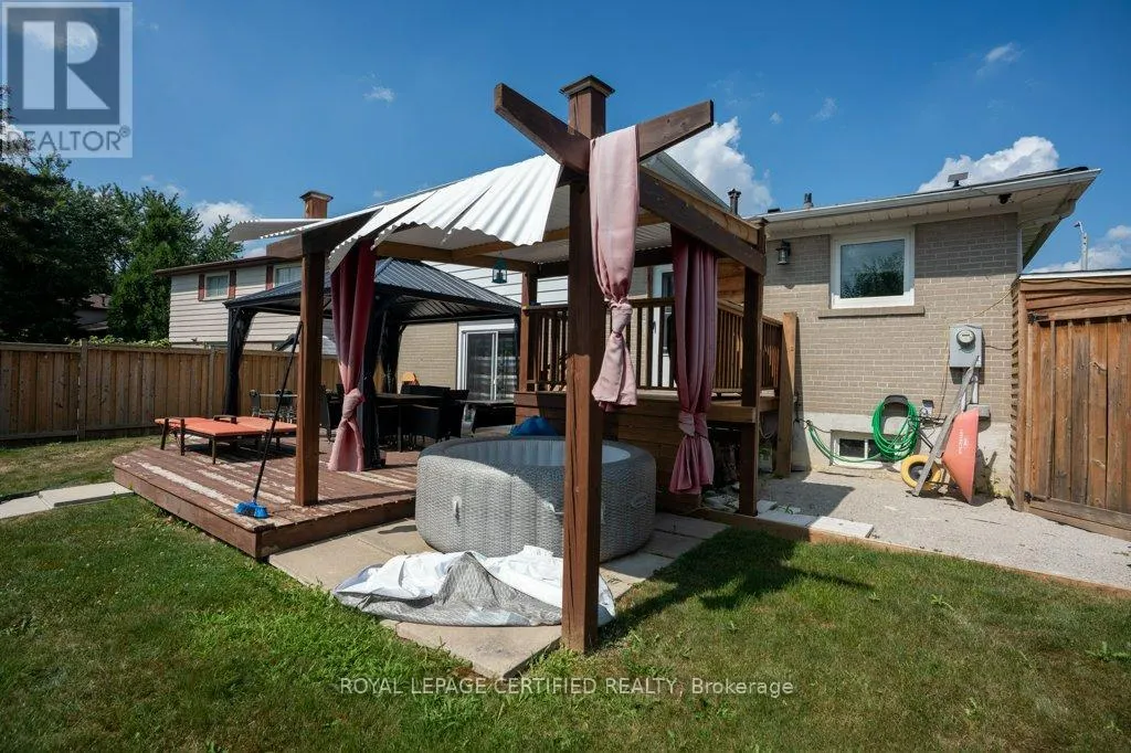 72 FERNDALE CRESCENT