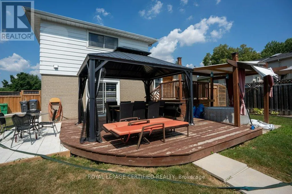 72 FERNDALE CRESCENT