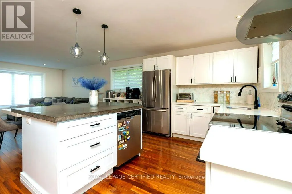 72 FERNDALE CRESCENT